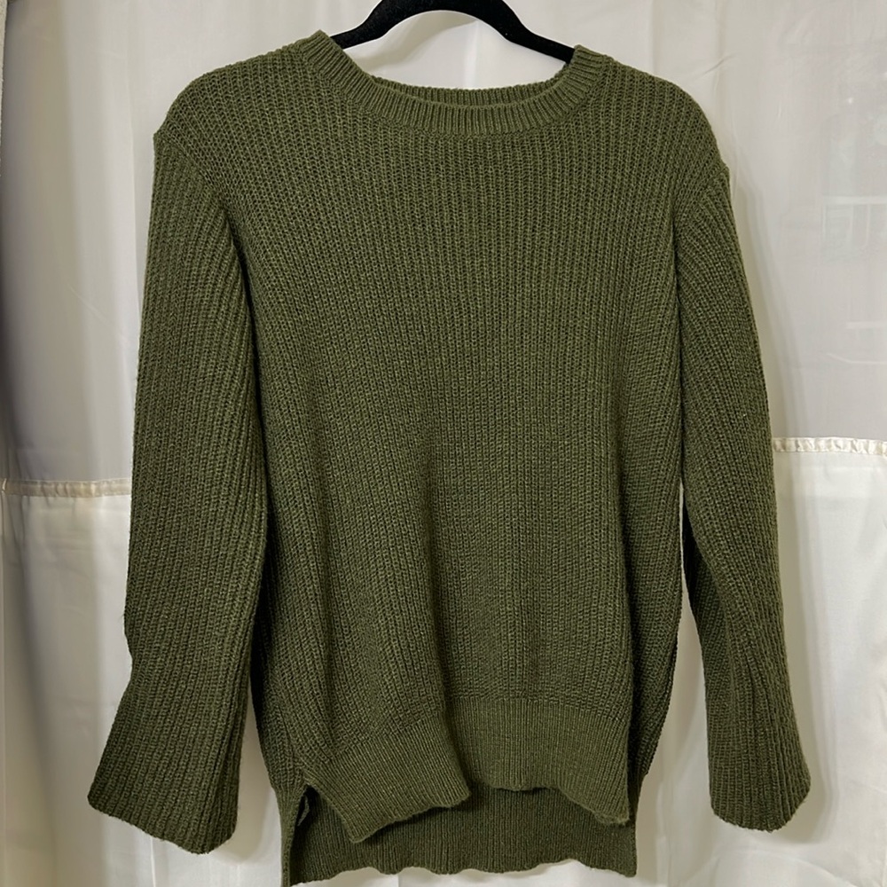 Heimish green long sleeve sweater
